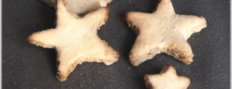 Étoiles aux noisettes et à la cannelle