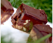 Cube croustillant gourmand au chocolat et caramel fondant